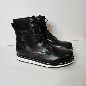 Royal Canadian men's black leather boots. Size 9. NWOB